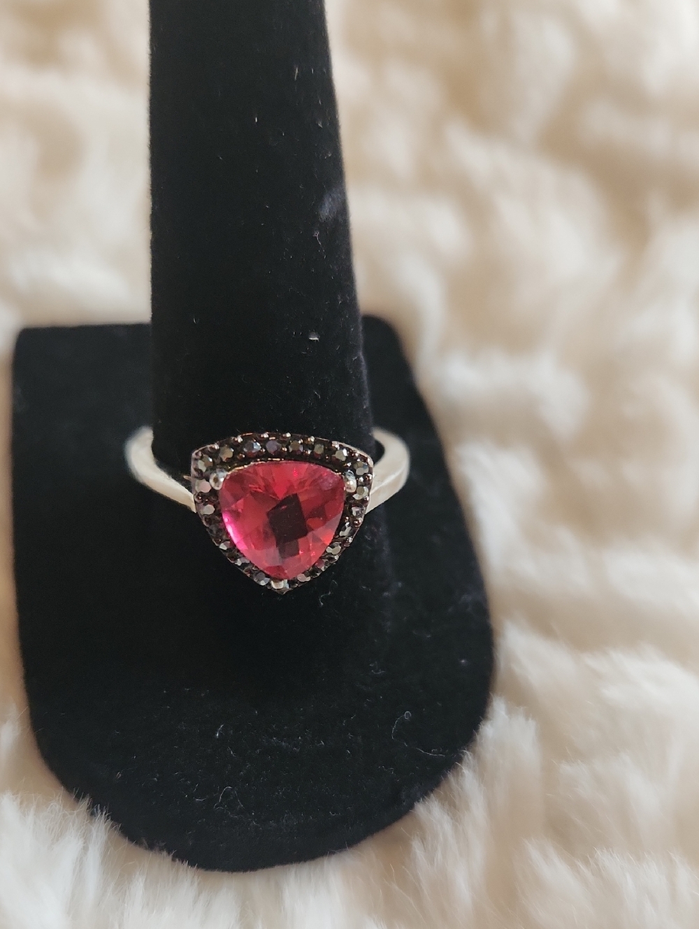 STUNNING Brand New Silver Ring with Fuchsia Triangle Gem CZ Accents